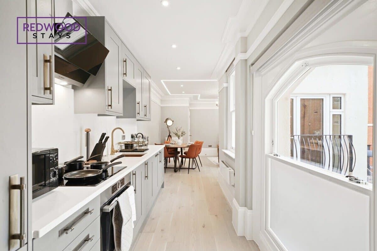 雪櫃、微波爐、焗爐、爐具