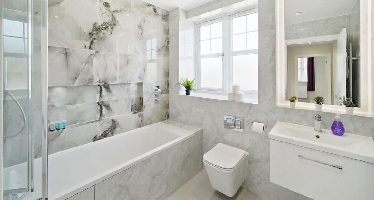 Shower, hair dryer, towels, shampoo