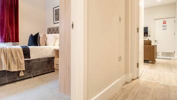 2 bedrooms, desk, iron/ironing board, WiFi