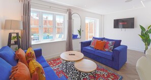 TV - Huge House, Contractors/Families, 2X Free Parking (Hampshire)