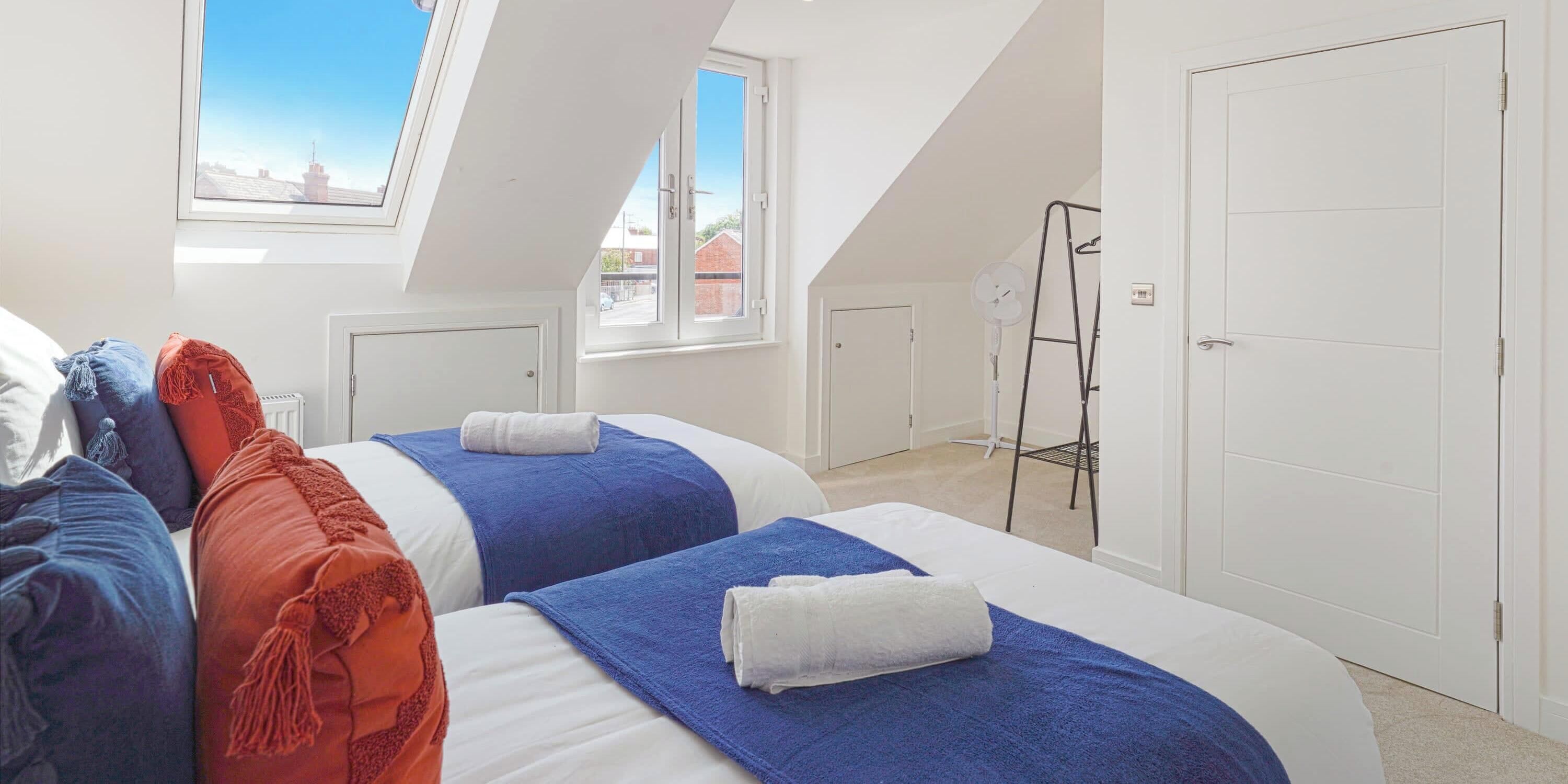 4 bedrooms, iron/ironing board, WiFi, bed sheets