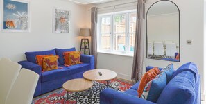 TV - Huge House, Contractors/Families, 2X Free Parking (Hampshire)