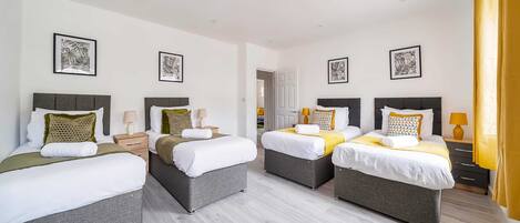 2 Schlafzimmer, Schreibtisch, Bügeleisen/Bügelbrett, WLAN