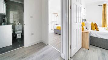 2 makuuhuonetta, työpöytä, silitysrauta/-lauta, Wi-Fi