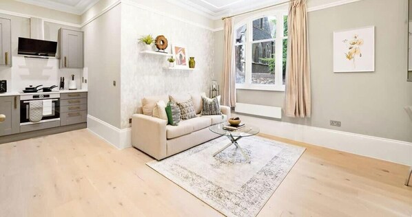 TV, offices - New Premium 1 Bed 1 Bath Apt For Corporates (Reading)