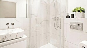 Shower, hair dryer, towels