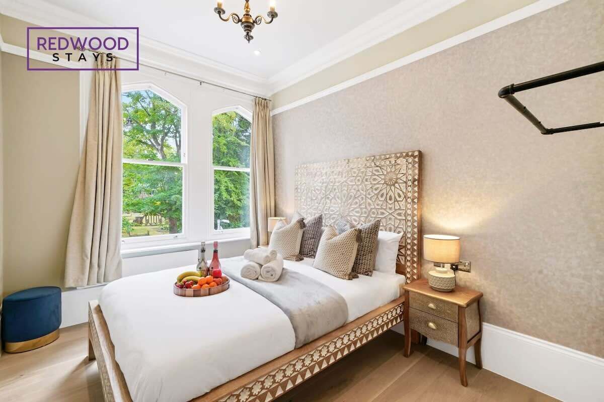 2 bedrooms, desk, iron/ironing board, WiFi