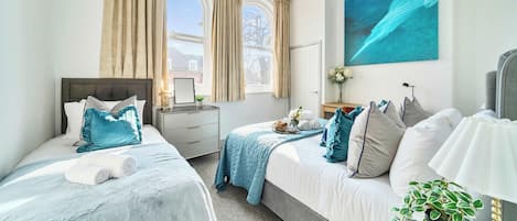 1 habitación, tabla de planchar con plancha, wifi y ropa de cama