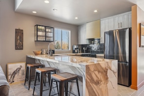 Fridge, microwave, oven, stovetop - Beautiful, newly remodeled 2 bedroom condo. Pool/Hot Tub. Shuttle steps away! (Park City)