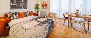 2 habitaciones, escritorio, tabla de planchar con plancha y wifi