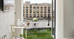 Interior - Modern Town Center Apartment |Balcony Access, WiFi (Berkshire)