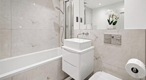 Shower, hair dryer, towels - Modern Central Apartment | Balcony Access, WiFi (Berkshire)