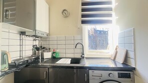 公寓 | 私人廚房 | 電冰箱、微波爐、爐台、電熱水壺