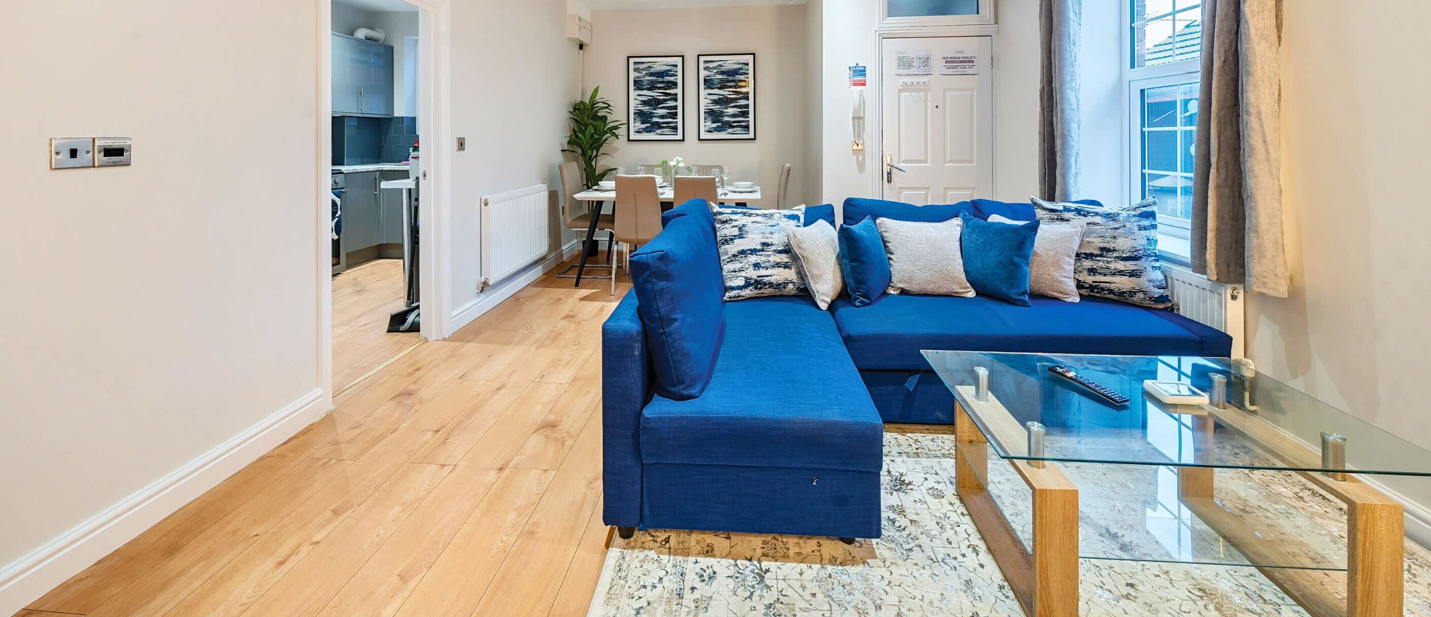 Televisión y oficina 