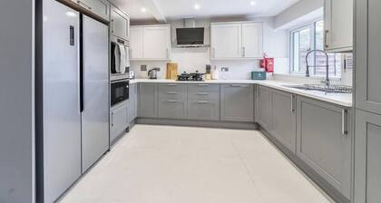 Spacious Family, Contractor Home, FREE Parking