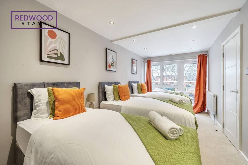 5 bedrooms, iron/ironing board, WiFi, bed sheets