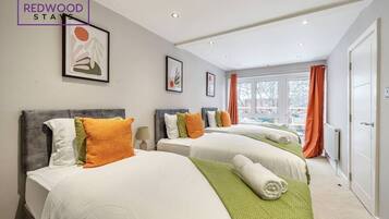 5 bedrooms, iron/ironing board, WiFi, bed sheets