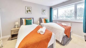 5 bedrooms, iron/ironing board, WiFi, bed sheets