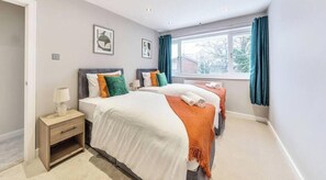 5 habitaciones, tabla de planchar con plancha, wifi y ropa de cama 