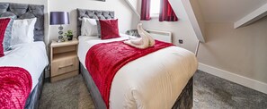 2 habitaciones, tabla de planchar con plancha, wifi y ropa de cama