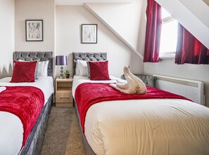 2 quartos, escrivaninha, ferros/tábuas de passar roupa, Wi-Fi