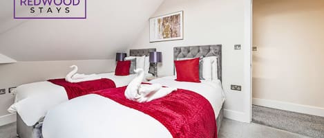 2 bedrooms, desk, iron/ironing board, WiFi