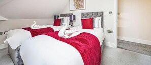 2 bedrooms, iron/ironing board, WiFi, bed sheets - Contractors & Families, Pet Friendly, Free WiFi (Farnborough)