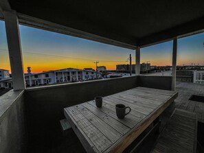 Outdoor dining - Southern Comfort - KDH MP 7.5, Semi-Oceanfront, 140 Yds to Beach, Hot Tub, Pets OK, Flex Stays (Kill Devil Hills)