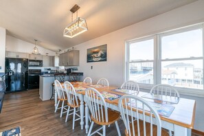 Dining - Southern Comfort - KDH MP 7.5, Semi-Oceanfront, 140 Yds to Beach, Hot Tub, Pets OK, Flex Stays (Kill Devil Hills)