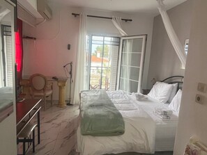 Desk, iron/ironing board, travel cot, free WiFi - (A) - Nr.1 Junior Suite (Nikiti)