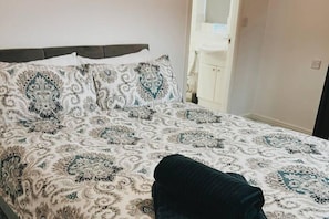 3 bedrooms, free WiFi, bed sheets - Stunning 3-bed House in Oldbury (Oldbury)
