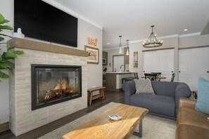 Smart TV, fireplace