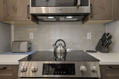 Brand New upscale 2-Bedroom Condo in Fraser with Large Private Hot Tub