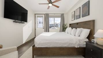 2 bedrooms, iron/ironing board, free WiFi, bed sheets