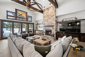 TV, caminetto, tavolo da ping pong