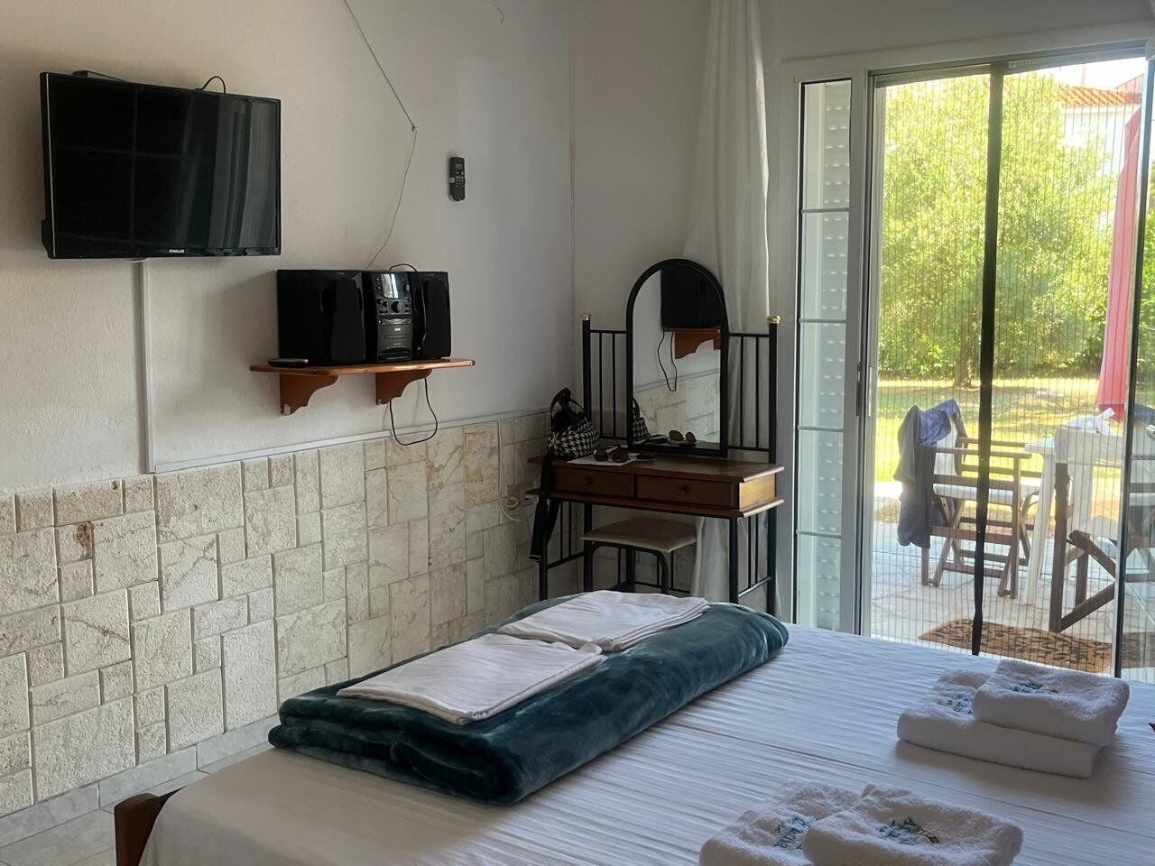 Desk, iron/ironing board, free WiFi, wheelchair access