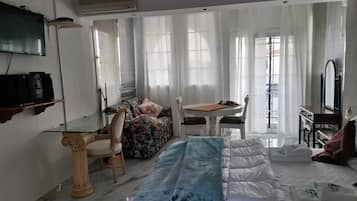 1 habitación, escritorio, tabla de planchar con plancha y wifi gratis