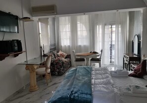 1 bedroom, desk, iron/ironing board, free WiFi