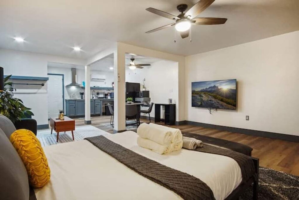 Stylish Guest Suite in The Village Oklahoma City Vrbo
