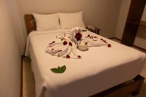 Romantic Room | Individually decorated, iron/ironing board, free WiFi, bed sheets - Alegrias inn hotel (Cusco)