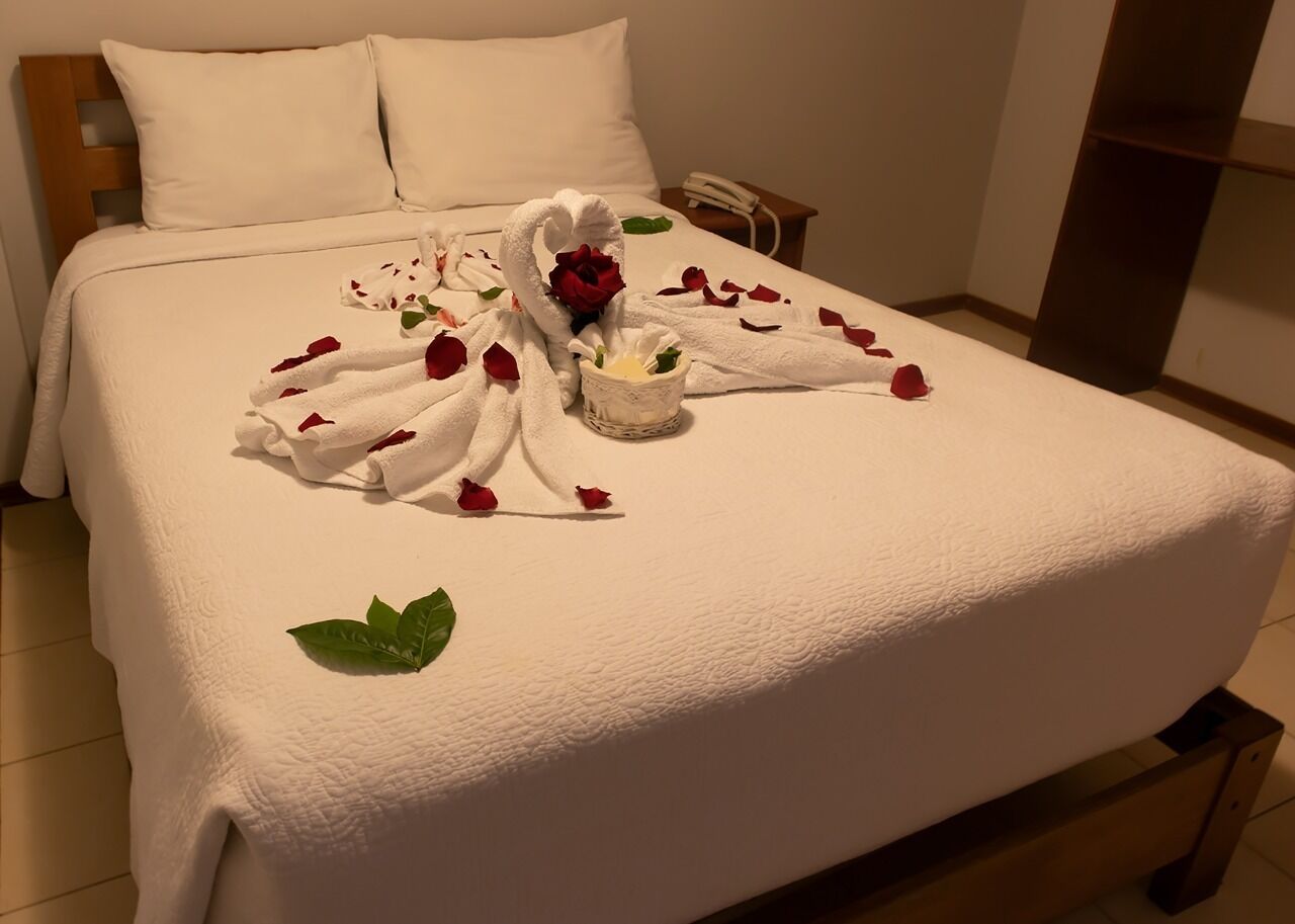 Habitación romántica | Decoración personalizada, tabla de planchar con plancha y wifi gratis 