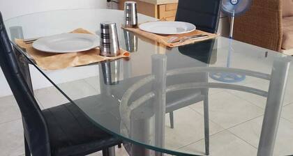 Cozy apartment in Barber. 10 min from parks and beaches. 20 min to downtown.