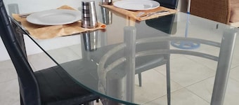 Cozy apartment in Barber. 10 min from parks and beaches. 20 min to downtown.