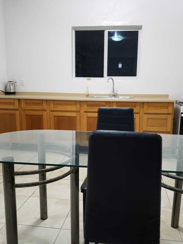 Cozy apartment in Barber. 10 min from parks and beaches. 20 min to downtown.