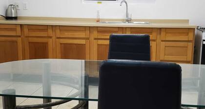 Cozy apartment in Barber. 10 min from parks and beaches. 20 min to downtown.