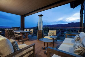 屋外ダイニングエリア