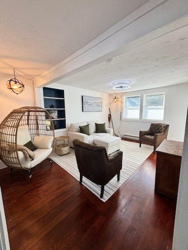 Downtown Meredith Hideaway!  Lake Winnipesaukee and Lake Waukewan!