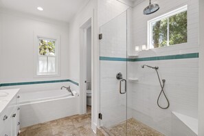 Shower, towels - In the Heart of Seagrove Beach! Private Pool!5 Bikes! (Santa Rosa Beach)