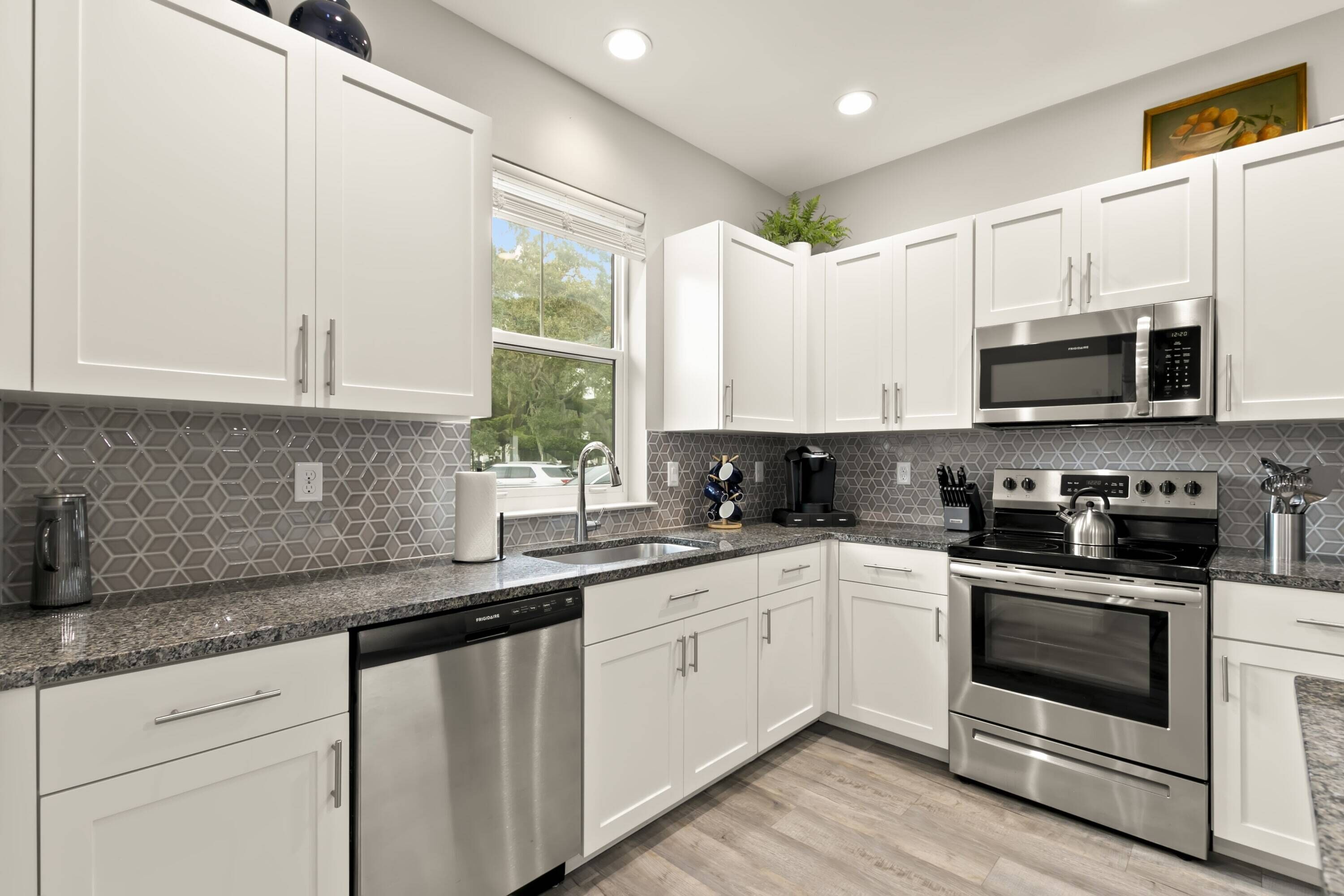 Refrigerador, microondas, horno, placa de cocina