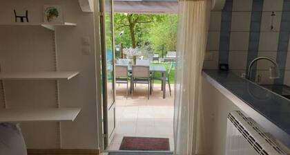 Studio Avec Jardin au Bord de la Rivière Avec Jacuzzi